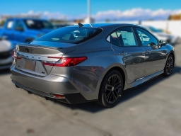 Toyota Camry SE (Natl) 2026