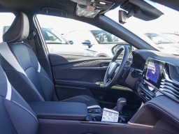 Toyota Camry SE (Natl) 2026