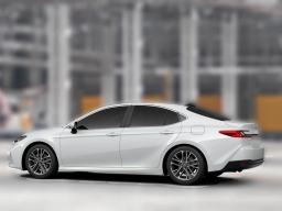 Toyota Camry XLE (Natl) 2026