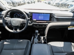 Toyota Camry XLE (Natl) 2026