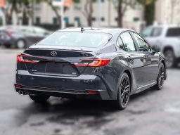 Toyota Camry SE (Natl) 2026