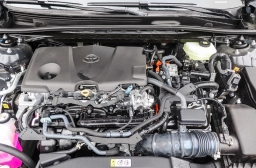 Toyota Camry SE (Natl) 2026