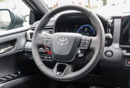 Toyota Camry SE (Natl) 2026
