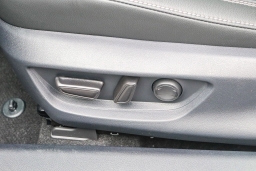 Toyota Camry SE (Natl) 2026