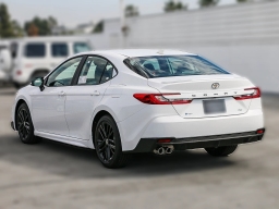 Toyota Camry SE (Natl) 2026