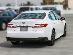 Toyota Camry SE (Natl) 2026
