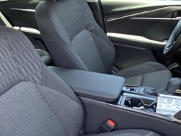 Toyota Camry LE (Natl) 2026