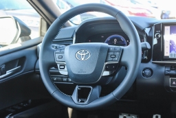 Toyota Camry SE (Natl) 2026