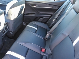 Toyota Camry SE (Natl) 2026