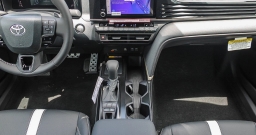 Toyota Camry SE (Natl) 2026