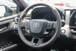 Toyota Camry SE (Natl) 2026