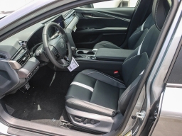 Toyota Camry SE (Natl) 2026