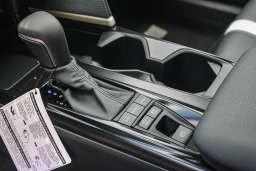 Toyota Camry SE (Natl) 2026