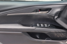 Toyota Camry SE (Natl) 2026
