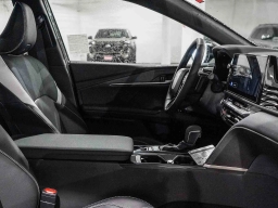 Toyota Camry SE (Natl) 2026