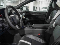 Toyota Camry SE (Natl) 2026