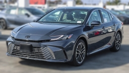 Toyota Camry XLE (Natl) 2026