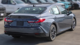 Toyota Camry XLE (Natl) 2026