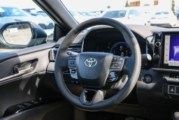 Toyota Camry SE (Natl) 2026