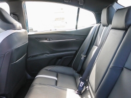 Toyota Camry SE (Natl) 2026