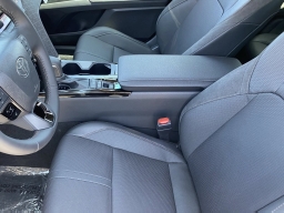 Toyota Camry XLE (Natl) 2026