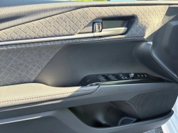 Toyota Camry XLE AWD (Natl) 2026