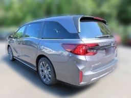 Honda Odyssey Touring Auto 2026
