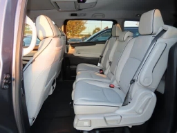 Honda Odyssey Touring Auto 2026