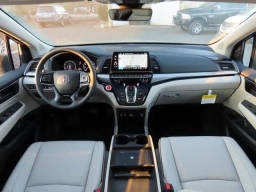 Honda Odyssey Touring Auto 2026