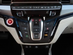 Honda Odyssey Touring Auto 2026