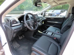 Honda Odyssey Touring Auto 2026