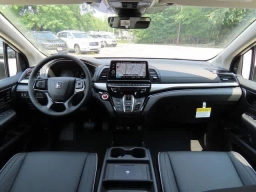 Honda Odyssey Touring Auto 2026