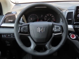Honda Odyssey Touring Auto 2026
