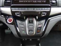 Honda Odyssey Touring Auto 2026