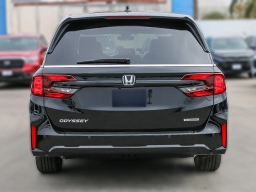 Honda Odyssey Touring Auto 2026