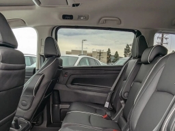 Honda Odyssey Touring Auto 2026