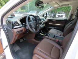 Honda Odyssey Touring Auto 2026