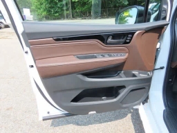 Honda Odyssey Touring Auto 2026