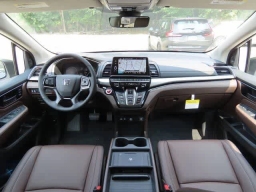 Honda Odyssey Touring Auto 2026