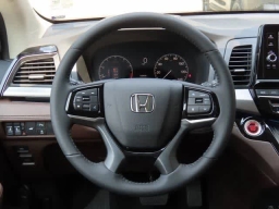 Honda Odyssey Touring Auto 2026