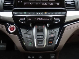 Honda Odyssey Touring Auto 2026