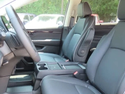 Honda Odyssey Touring Auto 2026