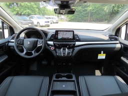 Honda Odyssey Touring Auto 2026