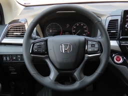 Honda Odyssey Touring Auto 2026