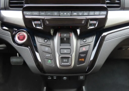 Honda Odyssey Touring Auto 2026