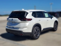 Nissan Rogue Dark Armor FWD 2026