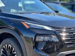 Nissan Rogue Dark Armor AWD 2026