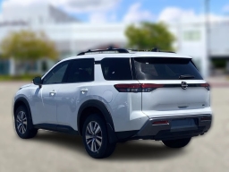 Nissan Pathfinder SL 2WD 2026