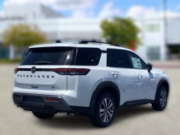 Nissan Pathfinder SL 2WD 2026