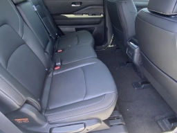 Nissan Pathfinder SL 2WD 2026